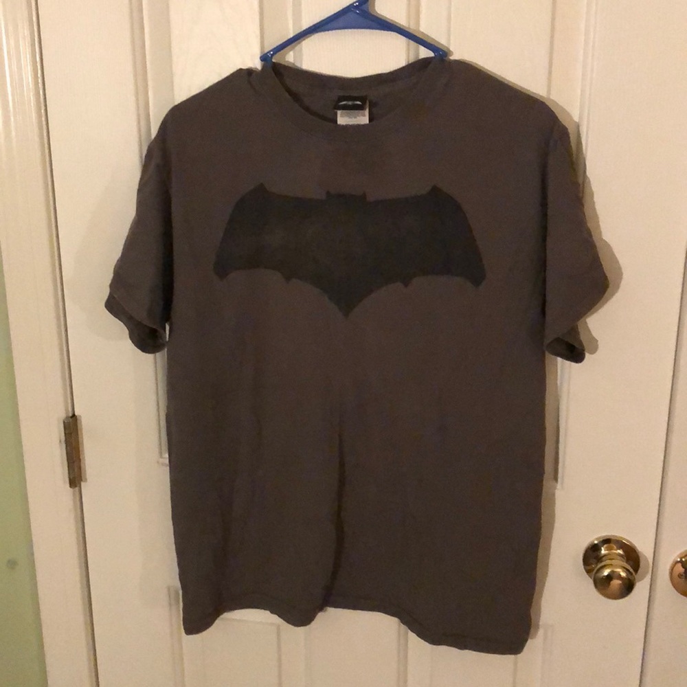 Adult Medium Batman Logo T-shirt - Picture 1 of 3